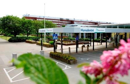 Bild på Huvudentrén, Hallands sjukhus Varberg.