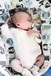 Bebis som sover på rygg.
