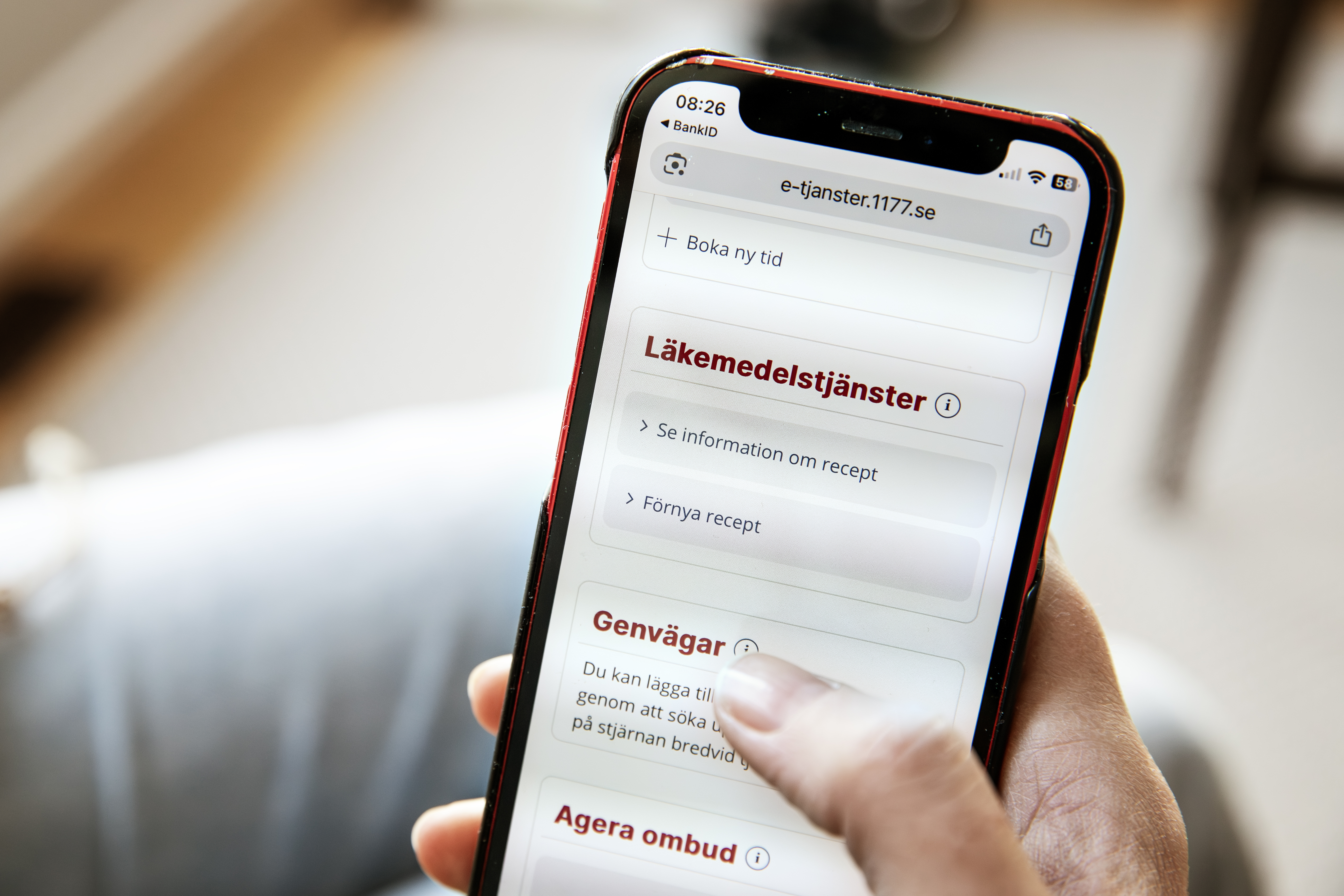 Mobil i inloggad i 1177s e-tjänster som visar rubriken Läkemedelstjänster