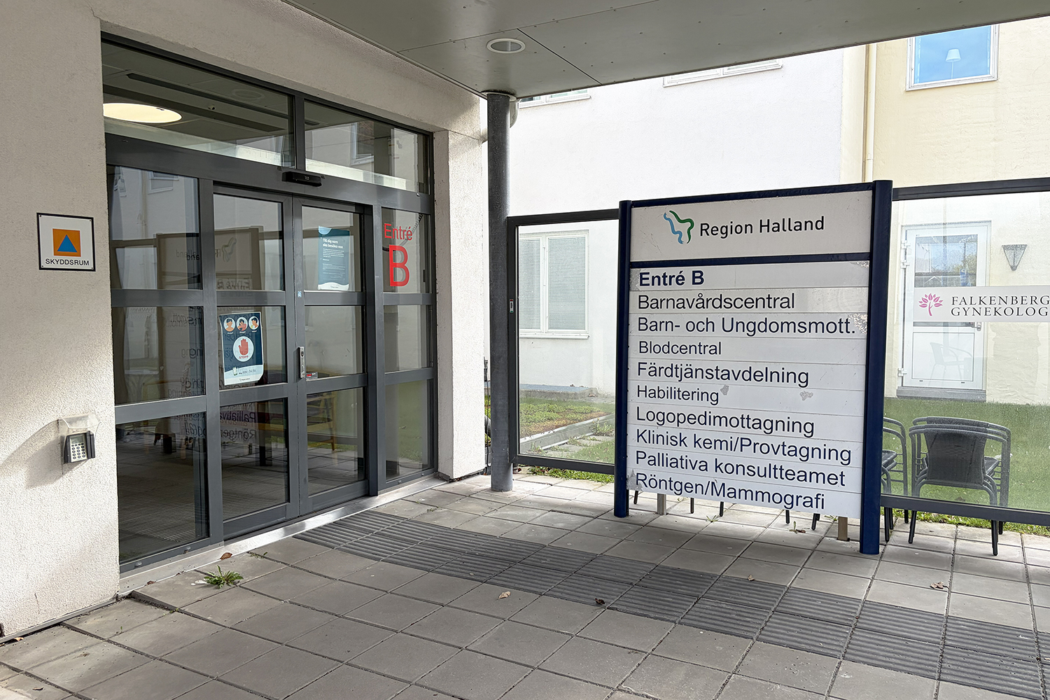 Entré B leder till Habiliteringen i Falkenberg