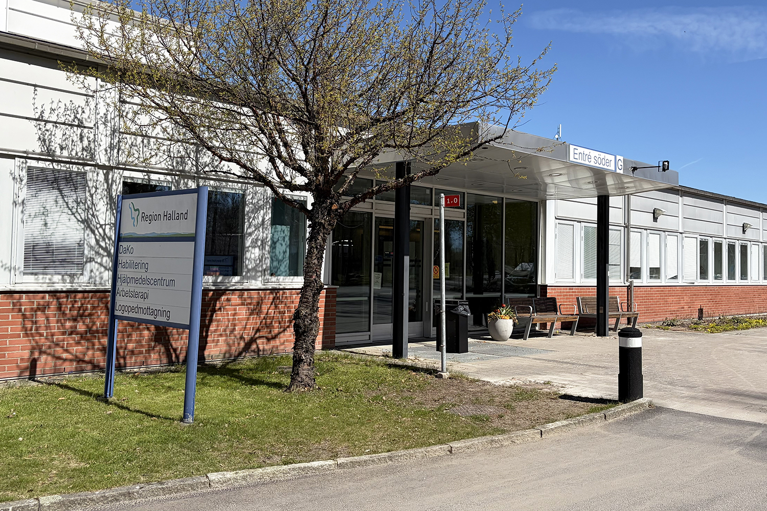 Entrén söder "G" leder till Habiliteringen