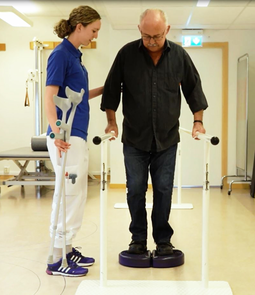 Fysioterapeut hjälp man vid balansträning