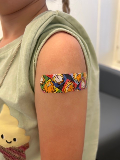 Pojke i 5-års åldern med plåster.