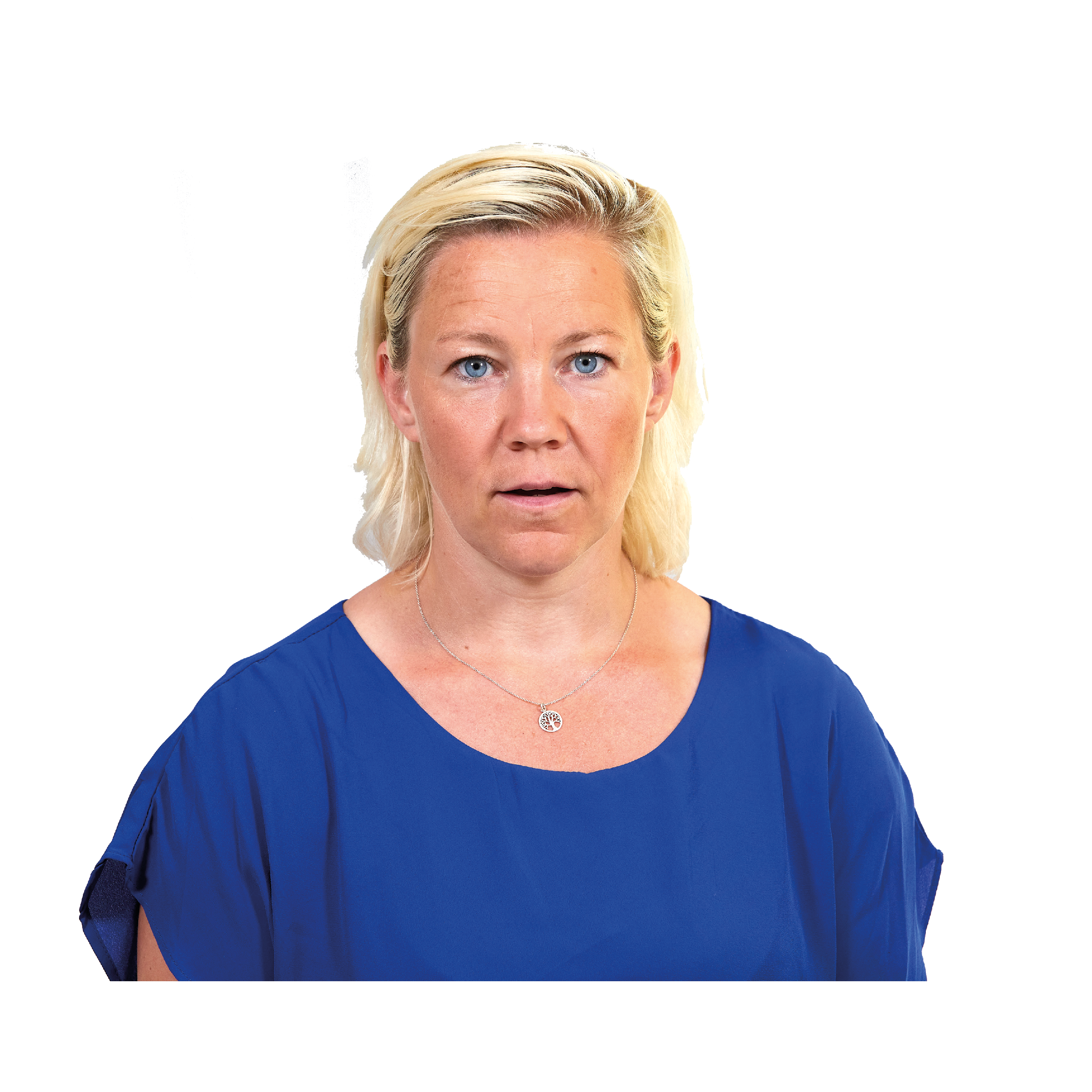 Kvinna tittar rakt in i kameran och gapar lite. 