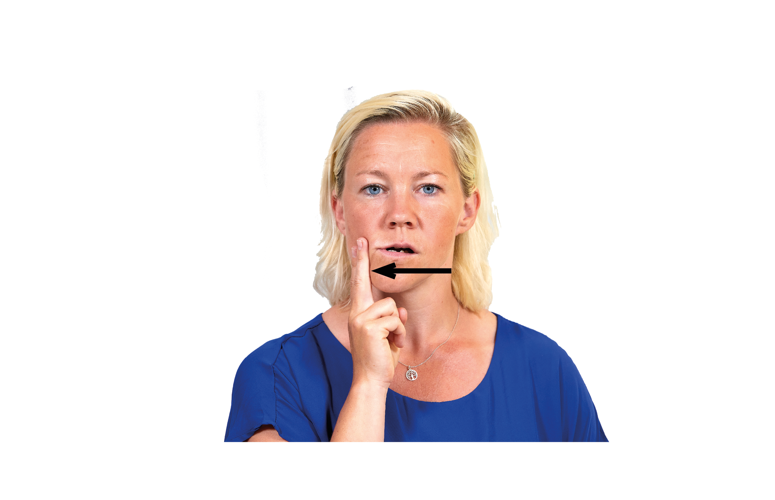 Kvinna tittar in i kameran och håller två fingrar mot sidan av hakan. 