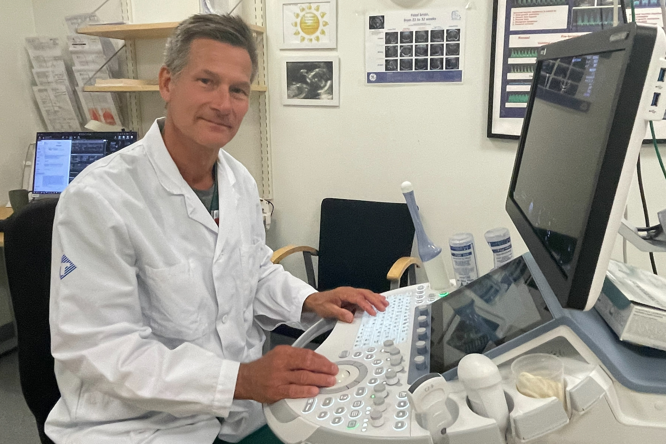 Foto på Jesper Agrell, överläkare och ansvarig för sektion ultraljud, länsverksamhet obstetrik och gynekologi, Region Västernorrland.